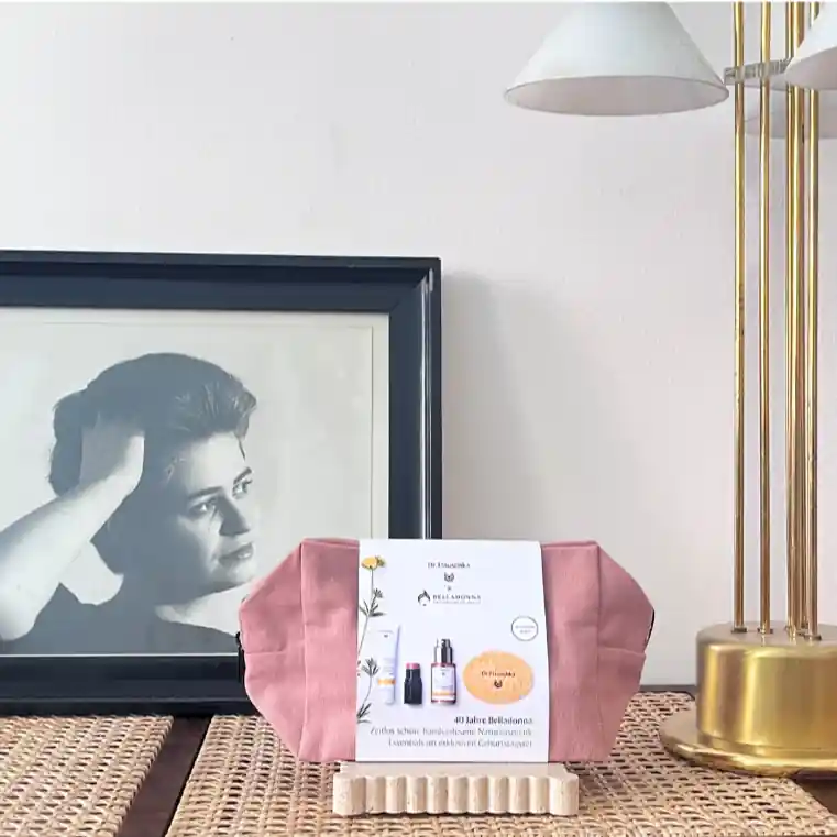 Kostenloser Rückversand 40 Jahre Belladonna Jubiläumsset x Dr. Hauschka GOLD